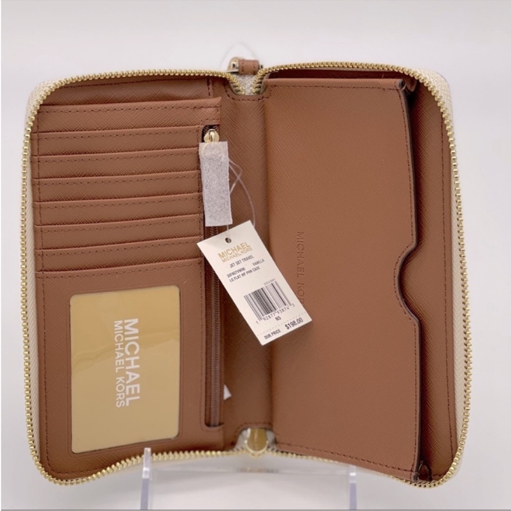 Michael Kors JST LG Flat MF Phone Case
Wallet Leather - Picture 4 of 6